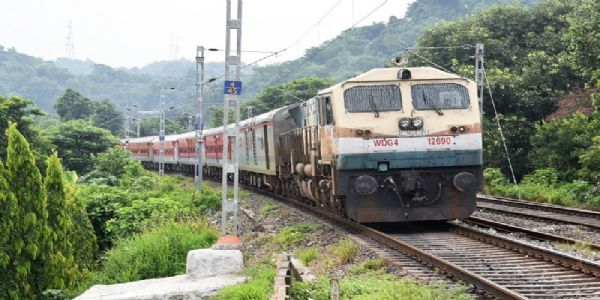 पूसीरेः आनंद विहार और जोगबनी के बीच विशेष ट्रेन