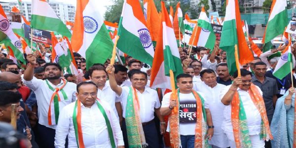 पार्ले प्वाइंट से पीपलोड़ के कारगिल चौक तक भव्य तिरंगा यात्रा निकाली