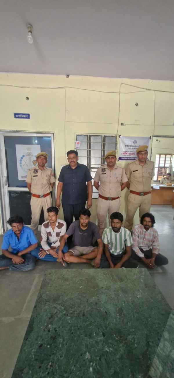 पेट्रोल पंप पर डकैती की योजना बनाते पांच बदमाश चढ़े पुलिस के हत्थे