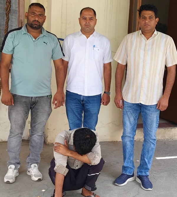 असला सप्लायर आरोपी पुलिस की गिरफ्त में ।
