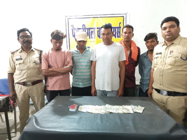 पुलिस ने बड़ी कार्रवाई करते हुए 5 जुवाड़ीयानो को गिरफ्तार किया