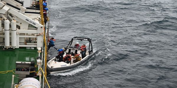 तटरक्षक बल ने जहाज के सभी 24 चालक दल सदस्यों को सुरक्षित बचाया