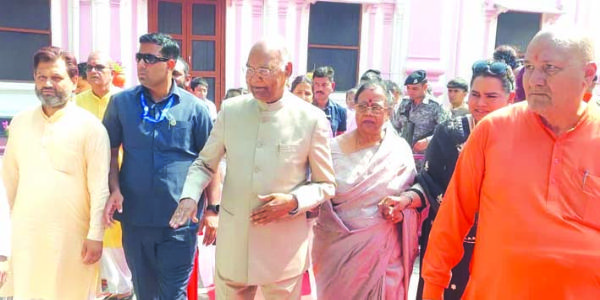 हरिहर आश्रम में पहुंचे पूर्व राष्ट्रपति रामनाथ कोविंद