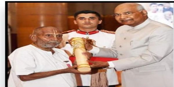 129 साल के योग गुरु पद्मश्री बाबा शिवानंद का फाइल फोटो