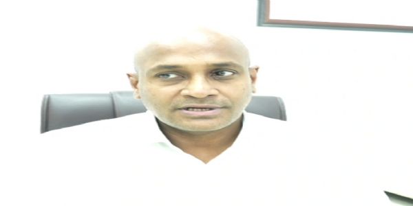 सचिव पशुपालन डॉ बीवीआरसी पुरुषोत्तम  रुद्रप्रयाग पहुंचकर जिला प्रशासन के साथ की समीक्षा बैठक करते।