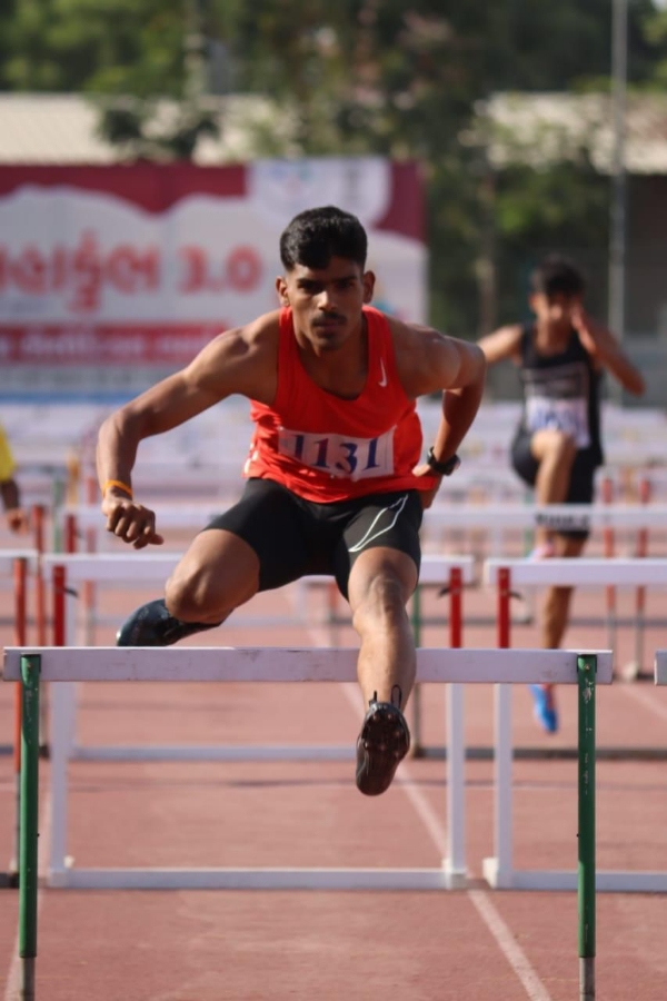 खेल महाकुंभ में भाग लेते प्रतिभागी।