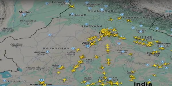 एयर स्ट्राइक के बाद से राजस्थान के बॉर्डर वाले एरिया के जिलों के ऊपर एयर एक्टिविटी लगभग बंद है।