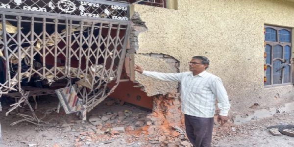 (अपडेट) नियंत्रण रेखा के पास अग्रिम गांवों को निशाना बनाकर पाकिस्तानी सेना ने तोपखाने और मोर्टार से भारी गोलाबारी की, 9 की मौत, 45 घायल