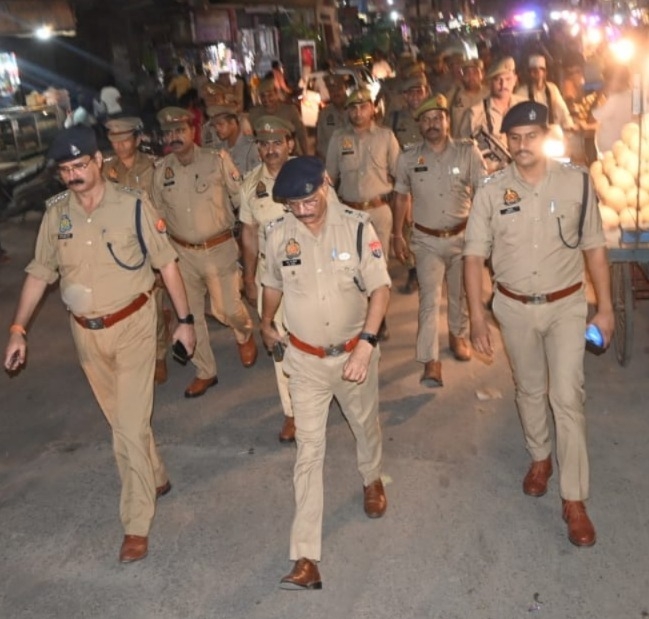 गश्त पर उतरे डीसीपी ग्रामीण एसएन तिवारी