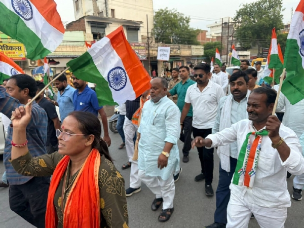 तिरंगा यात्रा में भाजपा पदाधिकारी