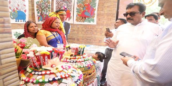 जनजातीय शिल्प को प्रोत्साहित करने के लिये प्रत्येक संभाग में खोले जायेंगे ट्रायबल मार्ट : मंत्री डॉ. शाह