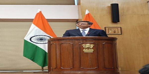 नागरिक विमानों को ढाल बना रहा था पाकिस्तान, कल के हमले में भारत ने दी संयमित प्रतिक्रिया