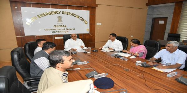 गुजरातः मुख्यमंत्री ने सीमावर्ती गांवों में इवैक्यूएशन प्लान, नागरिक संरक्षण की समीक्षा की