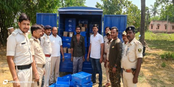 दूध लदे पिकअप से शराब की खेप बरामद,तस्कर गिरफ्तार