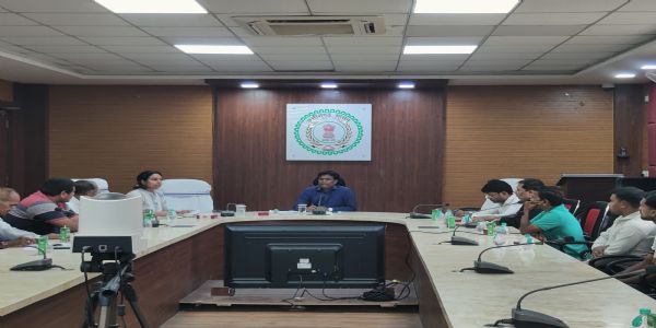 सूरजपुर : जिलास्तरीय ग्रीष्मकालीन खेल प्रशिक्षण शिविर की तैयारी के लिए कलेक्टर ने ली बैठक