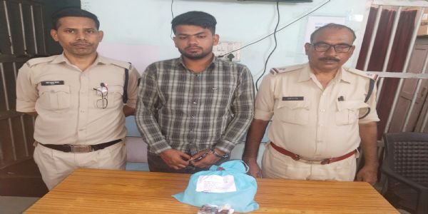 प्रतिबंधित नशीली टेबलेट के साथ एक अंतर्राज्यीय आरोप‍ित व एक विधि विवाद‍ित किशोर गिरफ्तार
