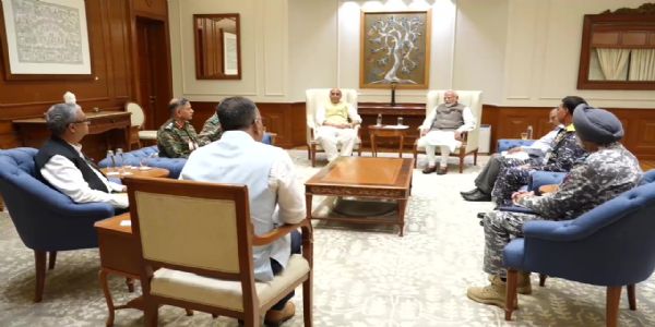 प्रधानमंत्री आवास पर उच्चस्तरीय सुरक्षा बैठक, सैन्य प्रमुख और वरिष्ठ अधिकारी हुए शामिल