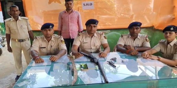 देशी कट्टा लहराने का वायरल फोटो मामले के आरोपी 24 घंटे में गिरफ्तार