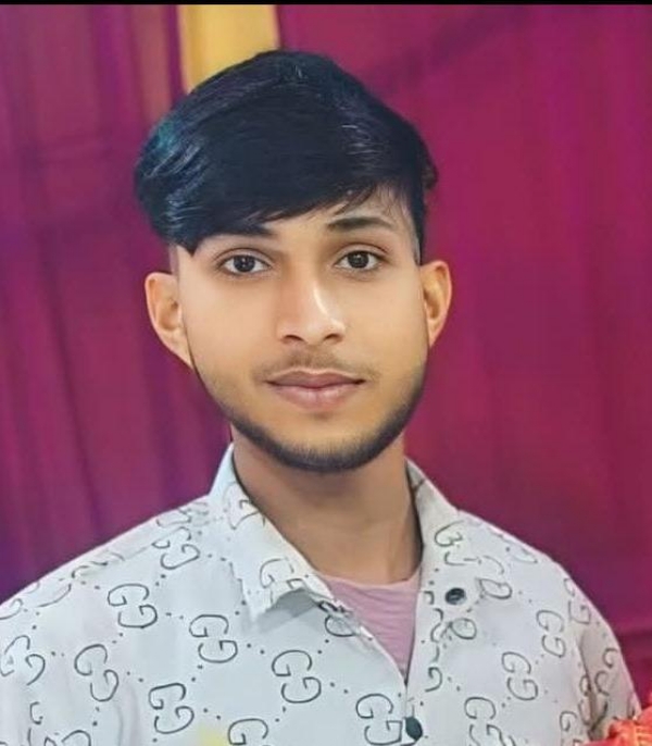 जागरण पार्टी में भजन गाने वाले शिवम का फाइल फोटो।