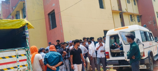 पोस्टमार्टम के लिए लाया गया शव पोस्टमार्टम के लिए लाया गया शव