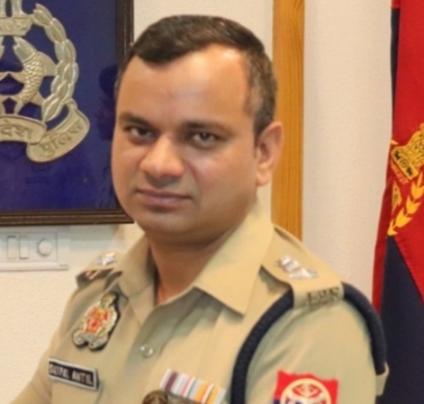 - वरिष्ठ पुलिस अधीक्षक सतपाल अंतिल।