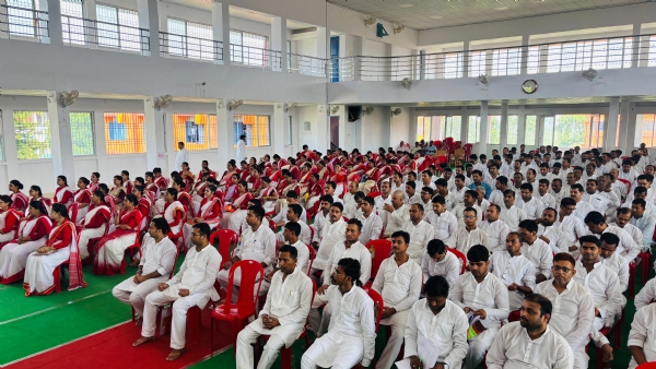 प्रशिक्षण लेते शिक्षक