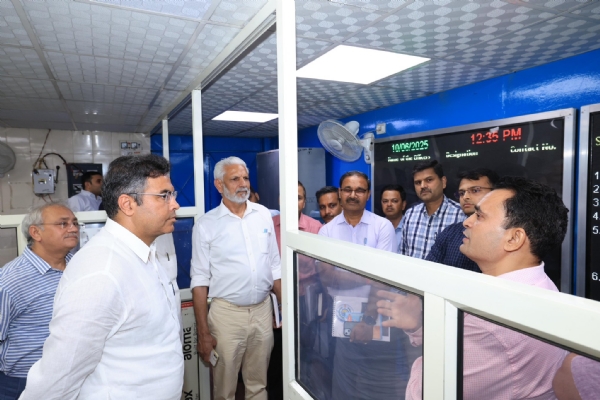 मंत्री प्रवेश साहिब सिंह ने आज शास्त्री नगर स्थित ‘इरिगेशन एंड फ्लड कंट्रोल’ (आईएंडएफसी) विभाग के अत्याधुनिक कंट्रोल रूम का निरीक्षण किया