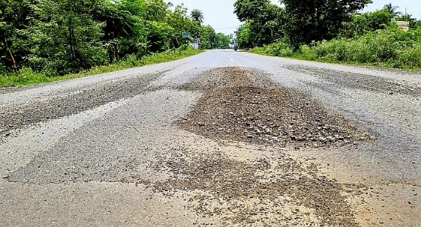 मरम्मत कार्य पूरा होने से पहले ही जर्जर हो गई सड़क