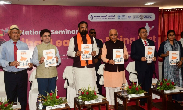 सीआईएमपी में राष्ट्रीय  सेमिनार में पुस्तक   विमोचन  करते  उपमुख्यमंत्री सम्राट चौधरी