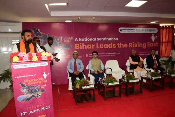 सीआईएमपी में राष्ट्रीय  सेमिनार में पुस्तक   विमोचन  करते  उपमुख्यमंत्री सम्राट चौधरी