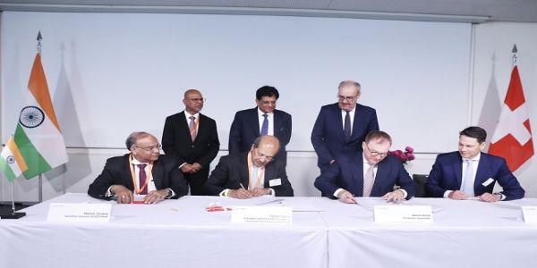 एसोचैम और स्विसमेम के प्रतिनिधियों के बीच समझौते का जारी फोटो