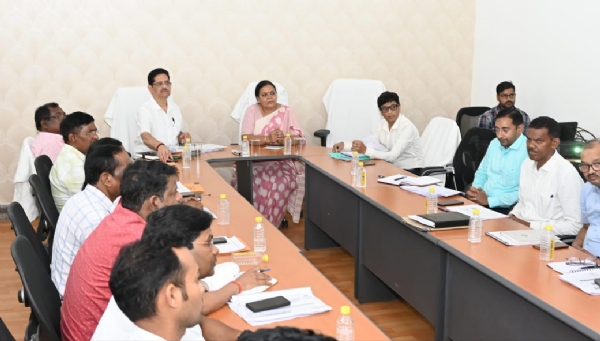 बैठक में उपस्थित