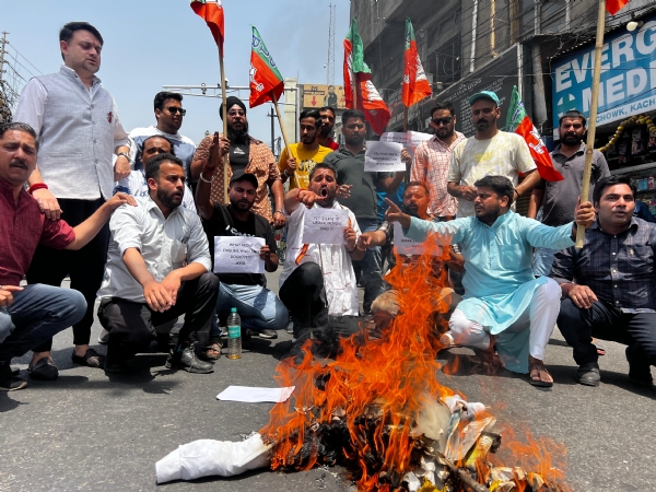 जम्मू-कश्मीर में नायब तहसीलदार पद के लिए उर्दू की अनिवार्यता भेदभावपूर्ण और अन्यायपूर्ण है- पवन शर्मा
