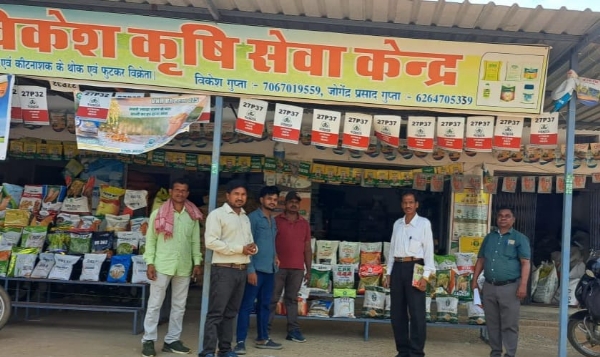धान बीज दुकान का निरीक्षण।