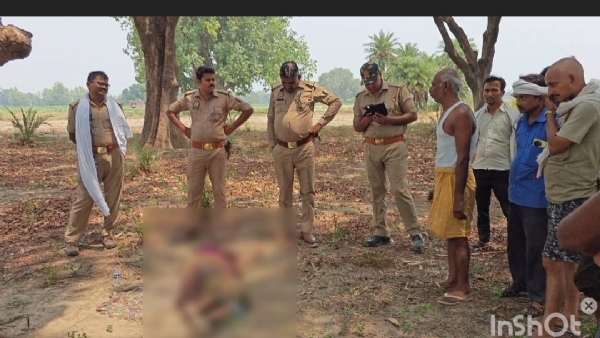 शव को कब्जे में लेकृ जांच पडताल करती पुलिस