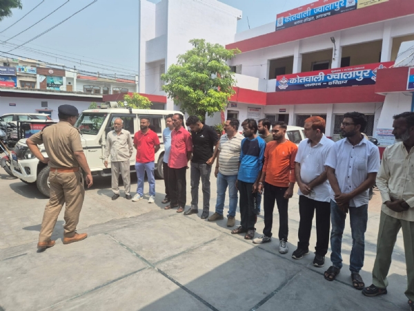 परेड में शामिल हिस्ट्री सीटर