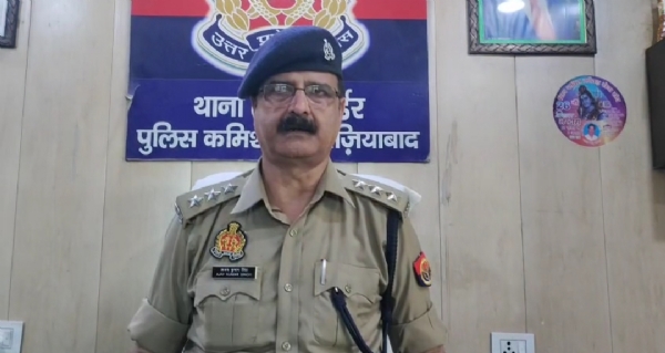 घटना की जानकारी देते एसीपी
