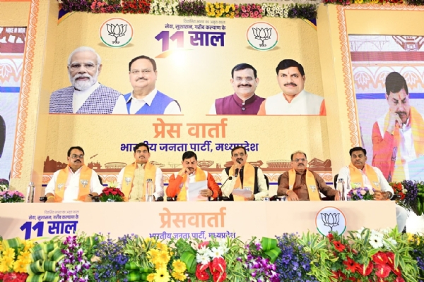 मध्‍य प्रदेश की राजधानी भोपाल स्थित भाजपा प्रदेश कार्यालय में मंगलवार को पत्रकारों से बीच मुख्‍यमंत्री डॉ. मोहन यादव ृ
