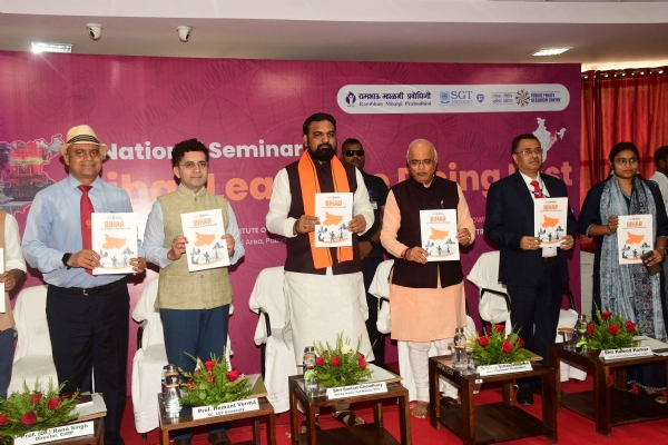 सीआईएमपी में राष्ट्रीय  सेमिनार में पुस्तक   विमोचन  करते  उपमुख्यमंत्री सम्राट चौधरी