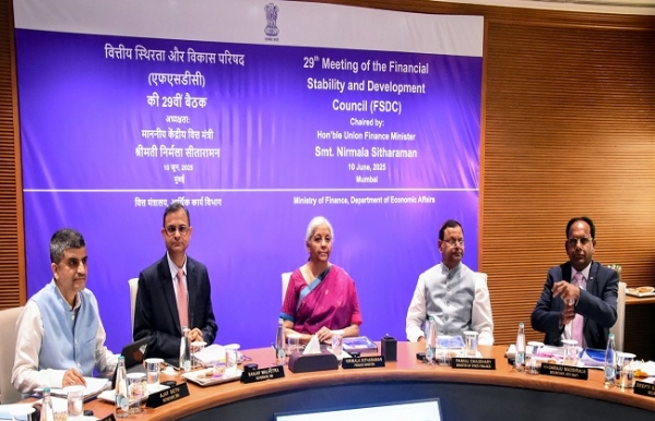मुंबई में एफएसडीसी की 29वीं बैठक की अध्यक्षता करते निर्मला सीतारमण