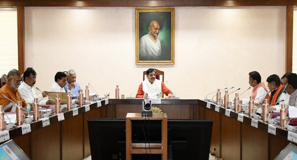 मंत्रालय में मंत्रि-परिषद की बैठक