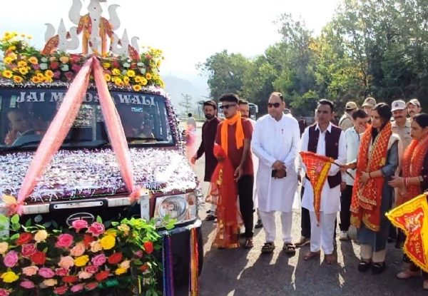 उपायुक्त रियासी ने मिंदल माता के लिए पवित्र छड़ी को किया रवाना