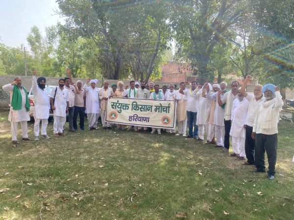 संयुक्त किसान मोर्चा बैठक में भाग लेते हुए किसान नेता।