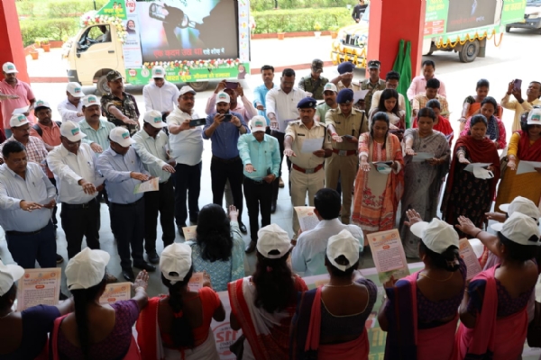 अधिकारियों-कर्मचारियों ने ली निषिद्ध मादक पदार्थों के सेवन व तस्करी के विरुद्ध सामूहिक शपथ