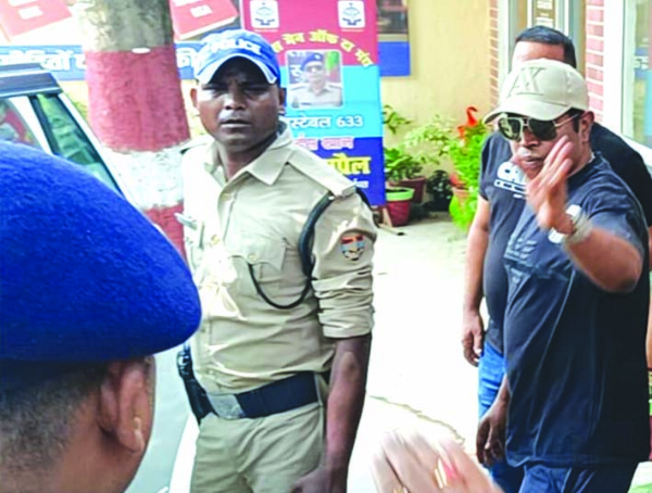 कोतवाली पहुंचे आईजी राजीव स्वरूप कोतवाली पहुंचे आईजी राजीव स्वरूप