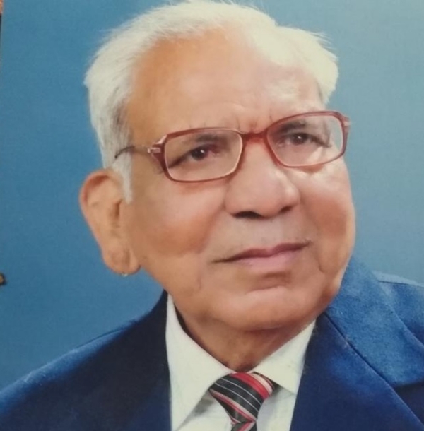 अभिशप्त शिला के रचनाकार डॉ. चन्द्रिका प्रसाद दीक्षित।