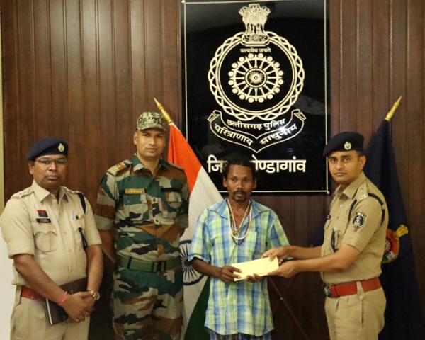 1 नक्सली ने किया आत्मसमर्पण