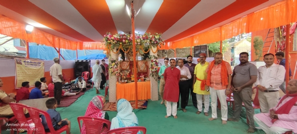 अखंड कीर्तन में शामिल लोग