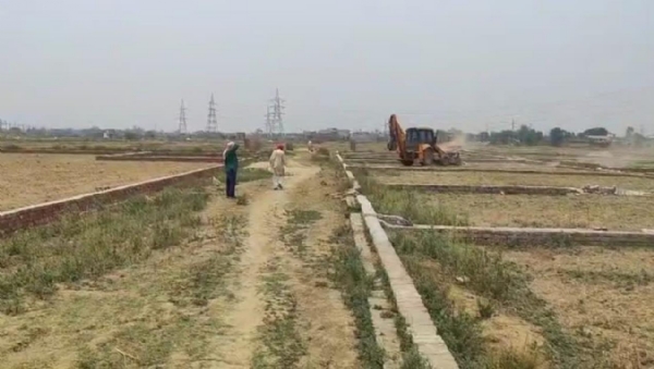 अवैध प्लाटिंग को ध्वस्त करने का छाया चित्र