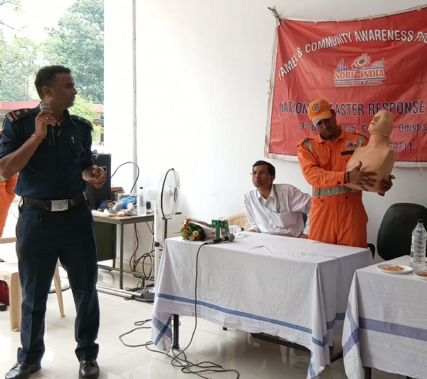 कोरबा : एनडीआरएफ की टीम ने विद्युतकर्मियों को सिखाया आपदा में बचाव कैसे करें